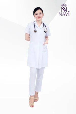Áo blouse nữ y tá chuẩn theo quy định y tế