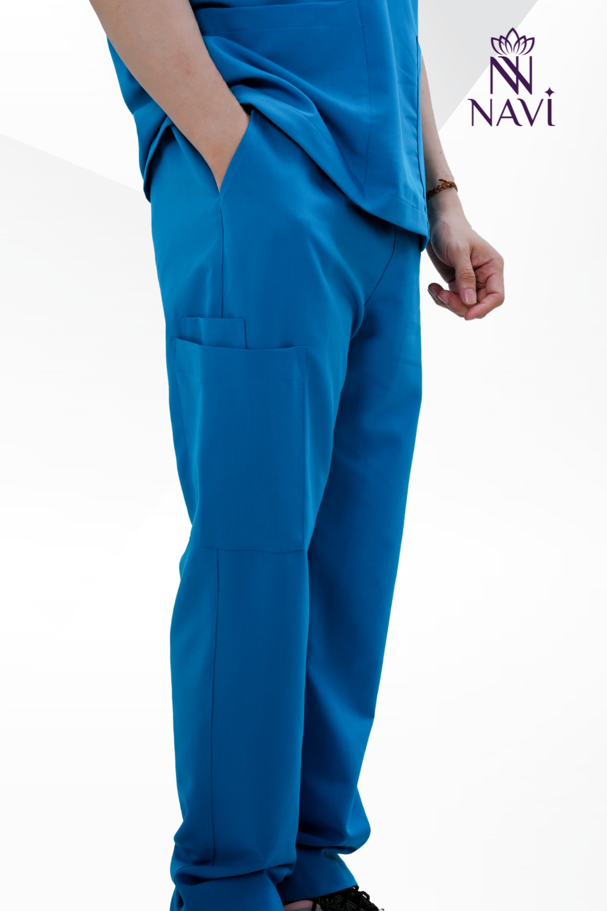 ao-scrubs-nam-navi-co-tui Navi tối ưu sự thoải mái trong từng chi tiết thiết kế