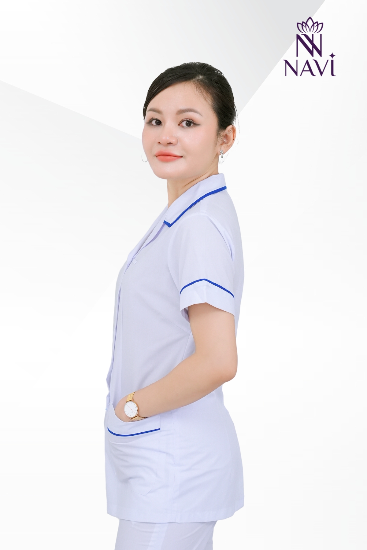 dong-phuc-nu-navi-trang-co-vien-xanh Bộ đồng phục nữ Navi vải mịn, dễ giặt, không nhăn