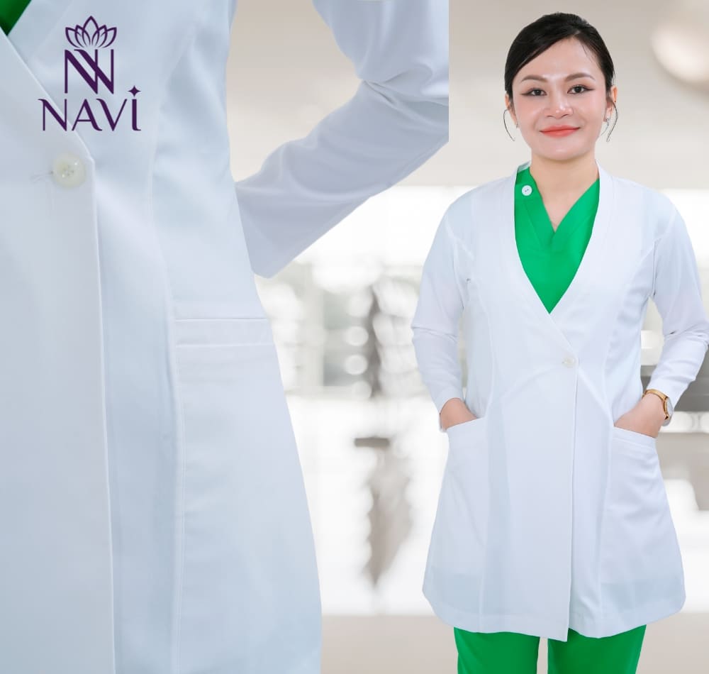Chi tiết nhấn eo trên áo blouse được chau chuốt tôn dáng người mặc