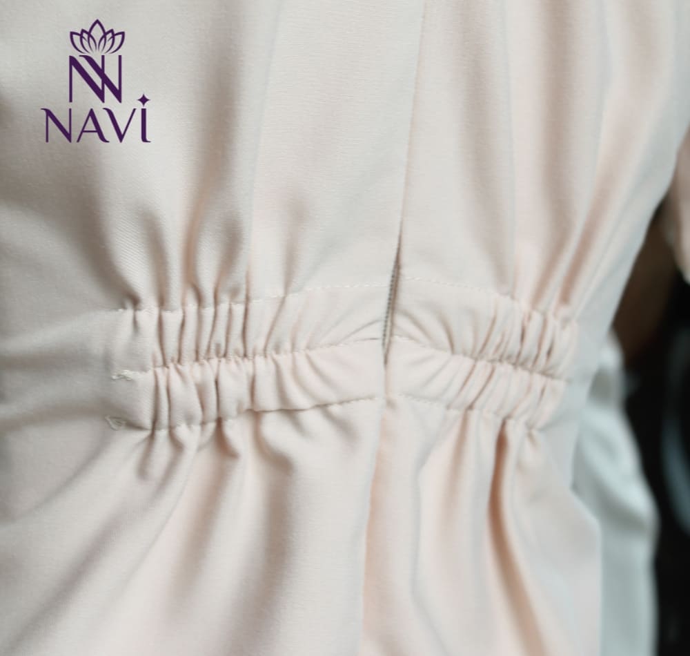 Bộ scrubs nữ được thiết kế tinh tế, tạo điểm nhấn phù hợp