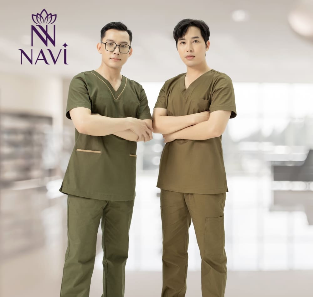 Bộ scrubs nam không còn đơn điệu bởi sự đa dạng về form dáng lẫn màu sắc, nhưng vẫn giữ được sự nam tính