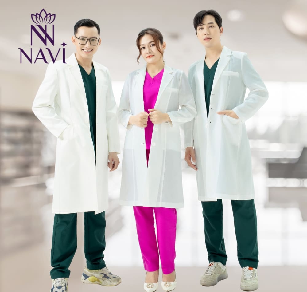 Bộ scrubs trong môi trường y khoa không chỉ thể hiện sự đồng bộ mà còn sự thoải mái, tiện lợi