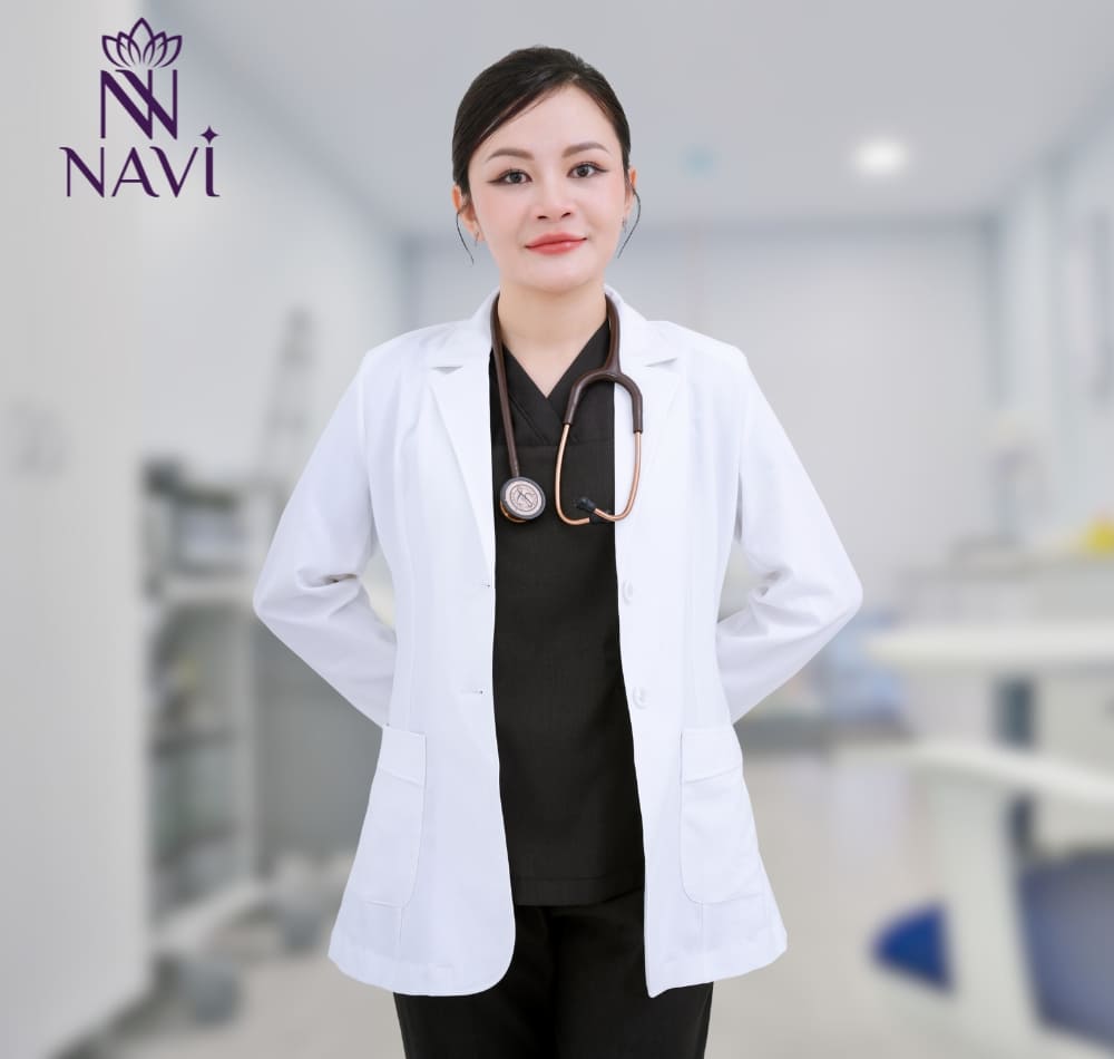 Scrubs và áo blouse là sự kết hợp hoàn hảo trong ngành y