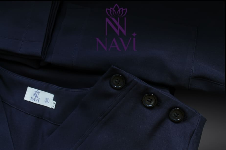 Bộ scrubs spa navy thiết kế nhấn vai nổi bật