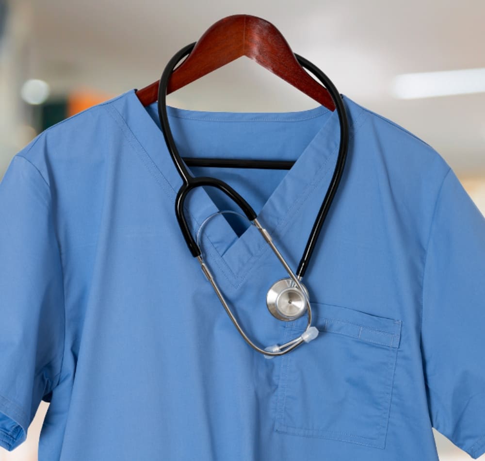 Bảo quản đồng phục y tế giữ hình ảnh chuyên nghiệp và tiết kiệm chi phí đầu tư