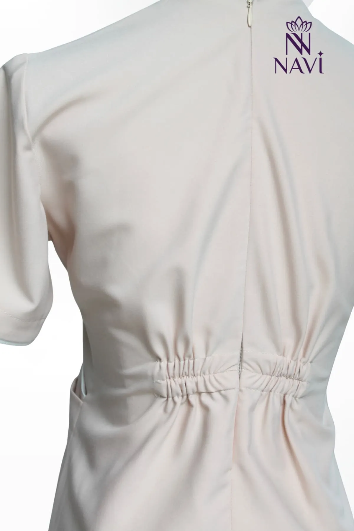 bo-scrubs-nu-co-tim-phoi-vien-mau-nude-navi Bộ scrubs nữ cổ tim phối viền màu nude dễ thương