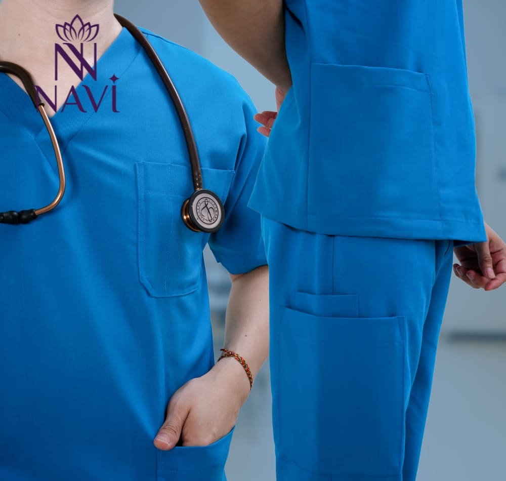 Đặc biệt với đồng phục y tế luôn yêu cầu về tính thực tiễn trong thiết kế