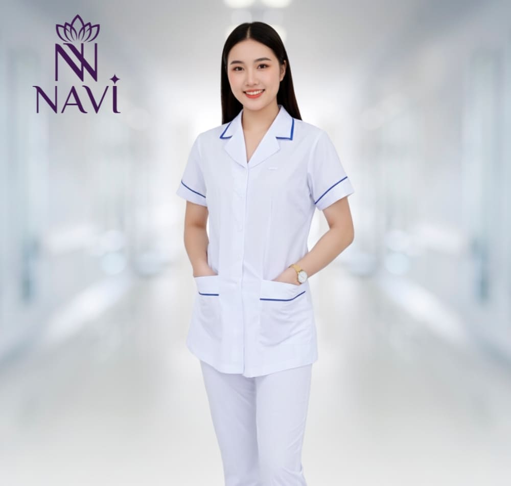 Các đường line trên áo là một điếm nhấn tinh tế có thể tham khảo