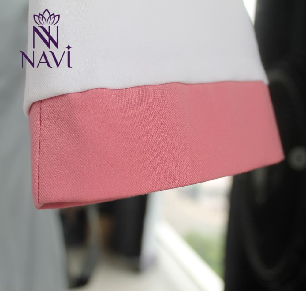 Bộ blouse có thể điểm xuyến các chi tiết nhẹ nhàng giúp bộ đồng phục có điểm nhấn hơn