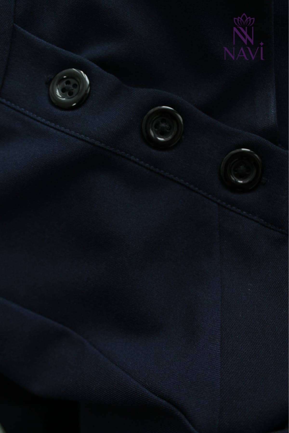 bo-scrubs-nu-xanh-navy-gai-nut-co-tim-navi Bộ scrubs nữ xanh Navy gài nút thiết kế đơn giản, tinh tế